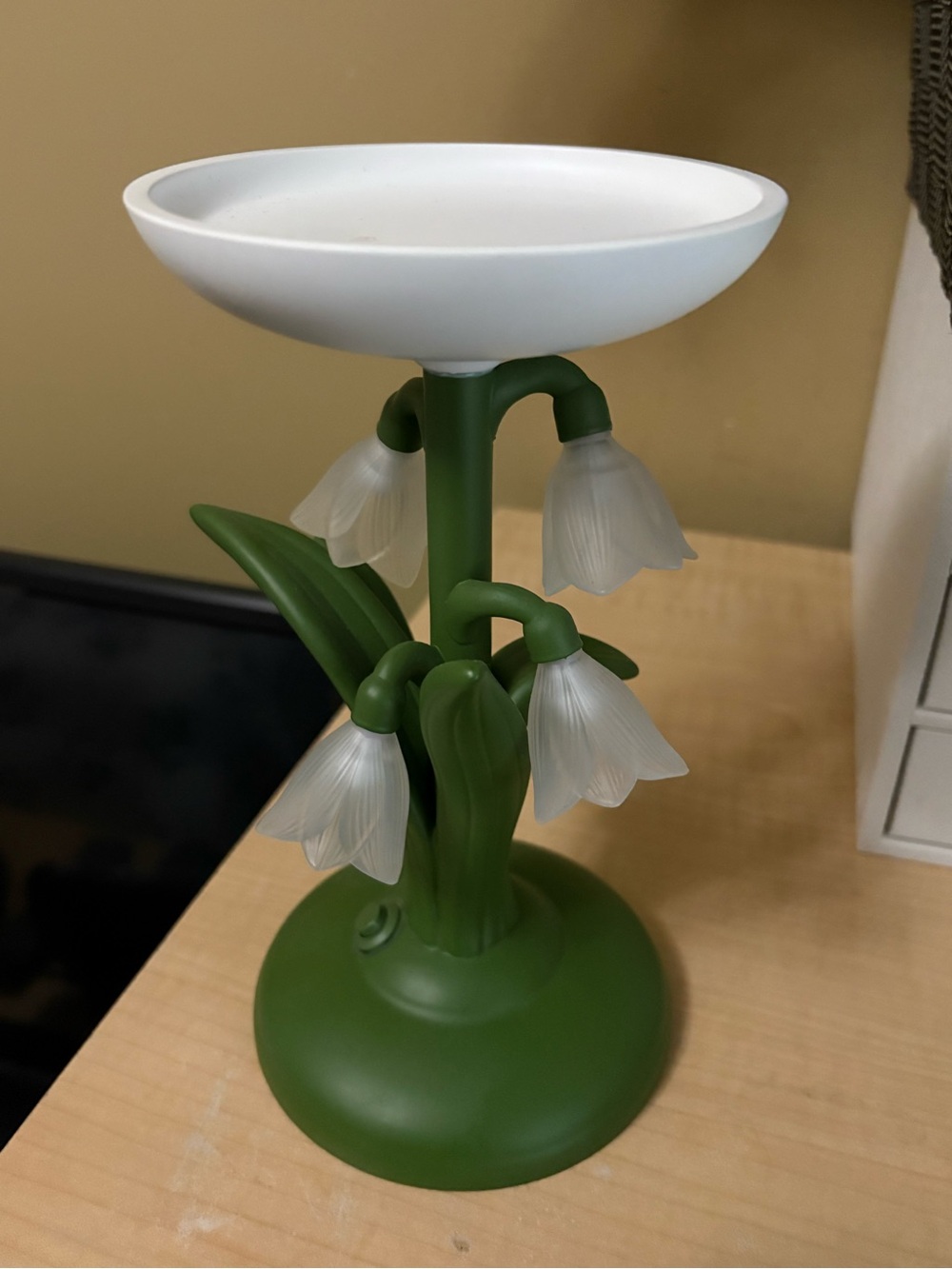 Bath & Body Works Snowdrop Light-Up Pedestal 3-Wick Candle Holder - Picture 3 of 7